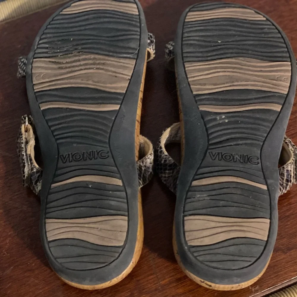 Vionic Flat Leather Faux Snake Skin Sandals, Size 8 - Picture 3 of 7